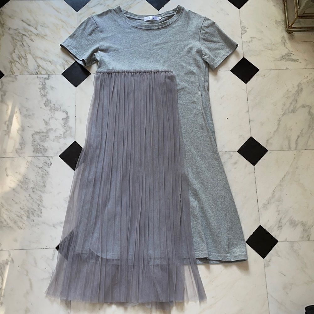 LBJ Gray T-shirt dress with tulle detail
